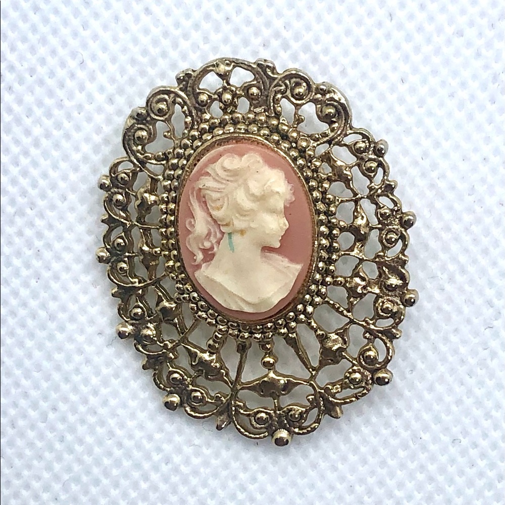Cameo brooch